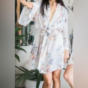 Helena Quinn Short Floral Kimono Robe - NWOT - OS